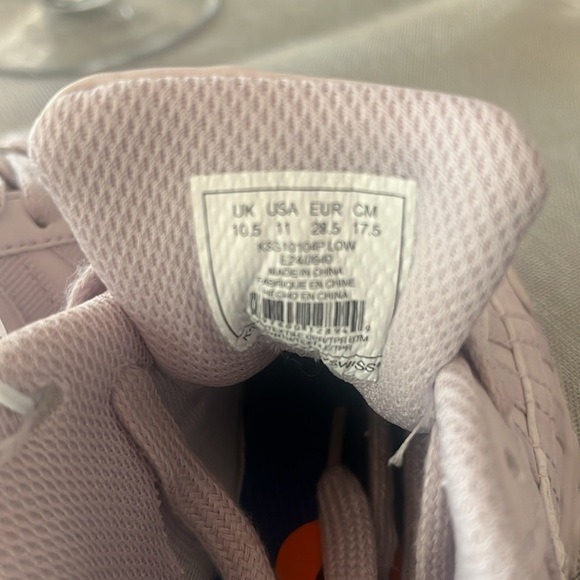 ⭐️K-SWISS NWOT girls chunky low lavender sneakers US 11 youth - Picture 6 of 6